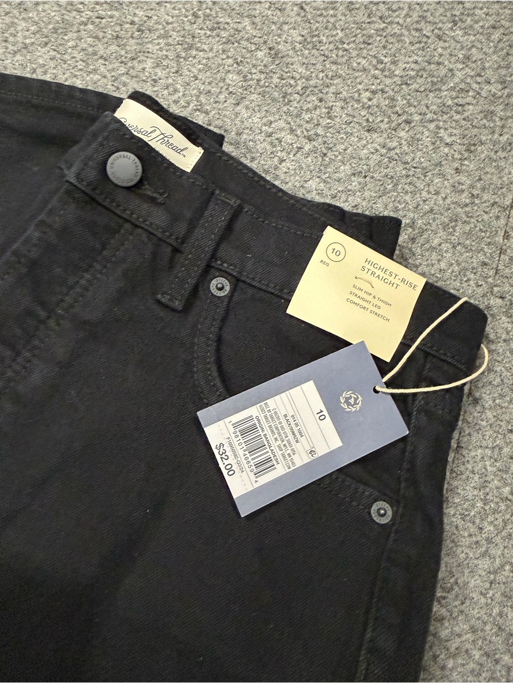 Universal Thread Straight Leg High-Rise Jeans - Black - Picture 4 of 4